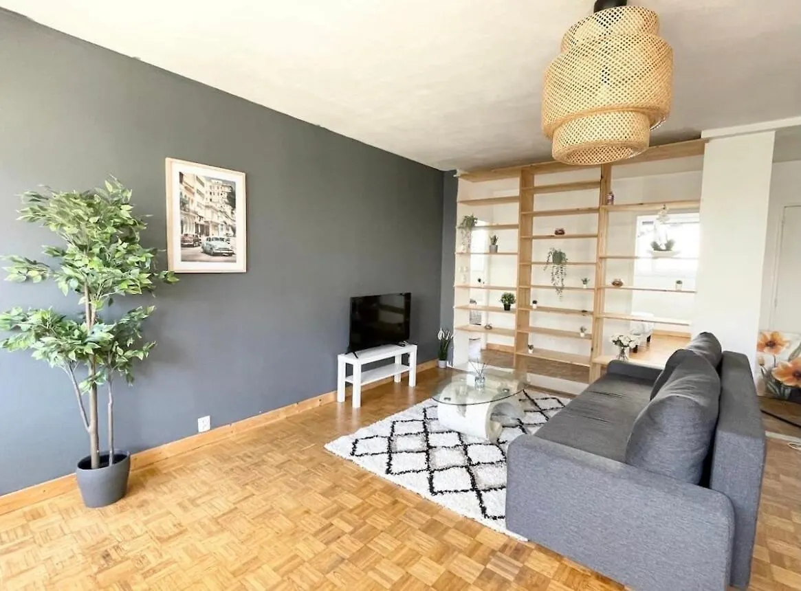 Bel Appartement Idealement Place فيليوربان 0*,  فرنسا